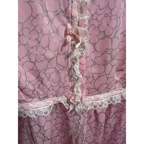 Vintage pink and silver dressing gown - Picture 5 of 8